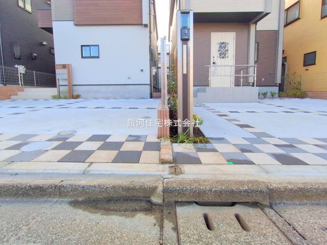 G00383031 東京都小平市学園西町２丁目 新築一戸建て 5780万円 土地面積110.65m² (約33.47坪) 建物面積88.12m² (約26.65坪) 間取り３ＬＤＫ 築年月2025年12月(築１年以内)【外観12】