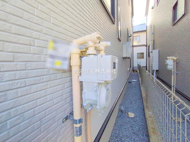 G00383031 東京都小平市学園西町２丁目 新築一戸建て 5780万円 土地面積110.65m² (約33.47坪) 建物面積88.12m² (約26.65坪) 間取り３ＬＤＫ 築年月2025年12月(築１年以内)【外観13】