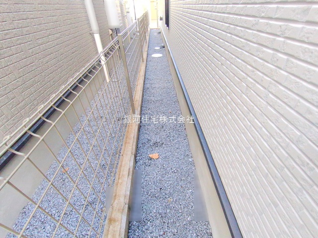 G00383031 東京都小平市学園西町２丁目 新築一戸建て 5780万円 土地面積110.65m² (約33.47坪) 建物面積88.12m² (約26.65坪) 間取り３ＬＤＫ 築年月2025年12月(築１年以内)【外観14】