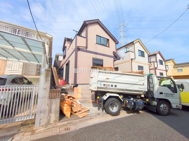 G00383200 東京都練馬区南大泉４丁目 中古一戸建て 5599万円 土地面積100.75m² (約30.47坪) 建物面積90.66m² (約27.42坪) 間取り４ＬＤＫ 築年月2003年06月(築22年)【外観2】