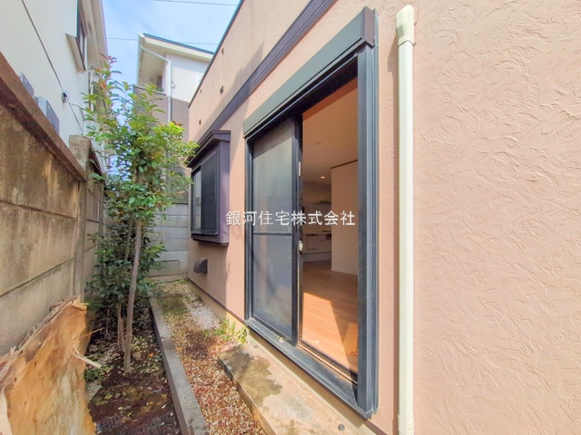 G00383200 東京都練馬区南大泉４丁目 中古一戸建て 5599万円 土地面積100.75m² (約30.47坪) 建物面積90.66m² (約27.42坪) 間取り４ＬＤＫ 築年月2003年06月(築22年)【外観6】