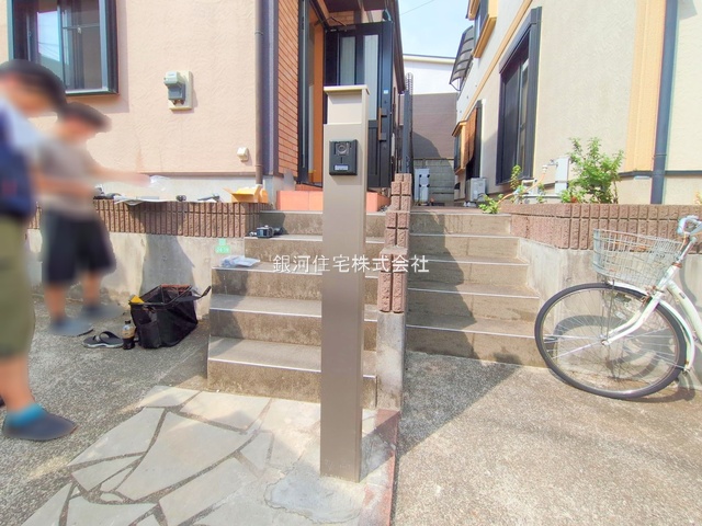 G00383200 東京都練馬区南大泉４丁目 中古一戸建て 5599万円 土地面積100.75m² (約30.47坪) 建物面積90.66m² (約27.42坪) 間取り４ＬＤＫ 築年月2003年06月(築22年)【外観10】