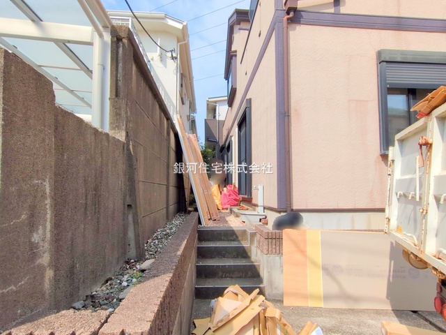 G00383200 東京都練馬区南大泉４丁目 中古一戸建て 5599万円 土地面積100.75m² (約30.47坪) 建物面積90.66m² (約27.42坪) 間取り４ＬＤＫ 築年月2003年06月(築22年)【外観17】