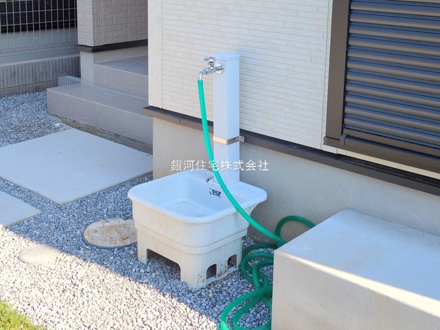 G00383261 埼玉県北本市西高尾２丁目 新築一戸建て 3898万円 土地面積146.63m² (約44.35坪) 建物面積105.82m² (約32.01坪) 間取り４ＬＤＫ 築年月2025年09月(築１年以内)【外観5】