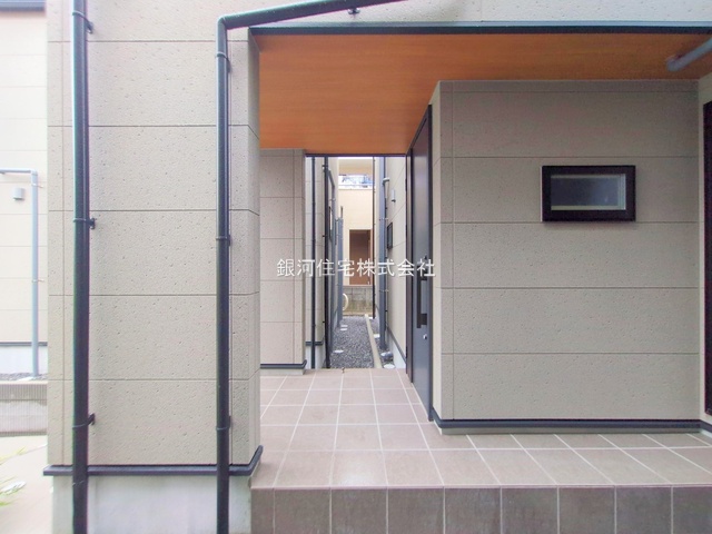 G00383693 千葉県市川市新井２丁目 新築一戸建て 5280万円 土地面積82.58m² (約24.98坪) 建物面積88.59m² (約26.79坪) 築年月2025年09月(築１年以内)【外観4】