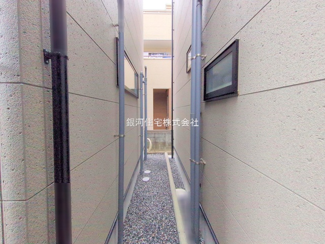 G00383693 千葉県市川市新井２丁目 新築一戸建て 5280万円 土地面積82.58m² (約24.98坪) 建物面積88.59m² (約26.79坪) 築年月2025年09月(築１年以内)【外観5】