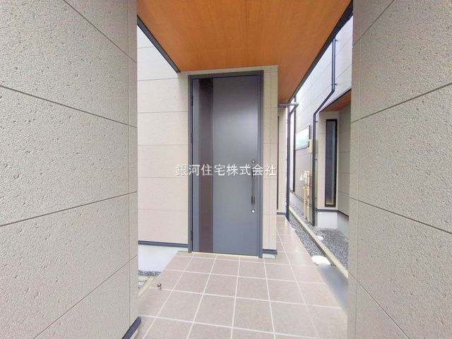 G00383693 千葉県市川市新井２丁目 新築一戸建て 5280万円 土地面積82.58m² (約24.98坪) 建物面積88.59m² (約26.79坪) 築年月2025年09月(築１年以内)【外観6】