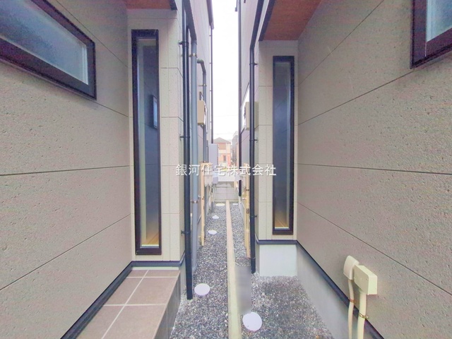 G00383693 千葉県市川市新井２丁目 新築一戸建て 5280万円 土地面積82.58m² (約24.98坪) 建物面積88.59m² (約26.79坪) 築年月2025年09月(築１年以内)【外観12】