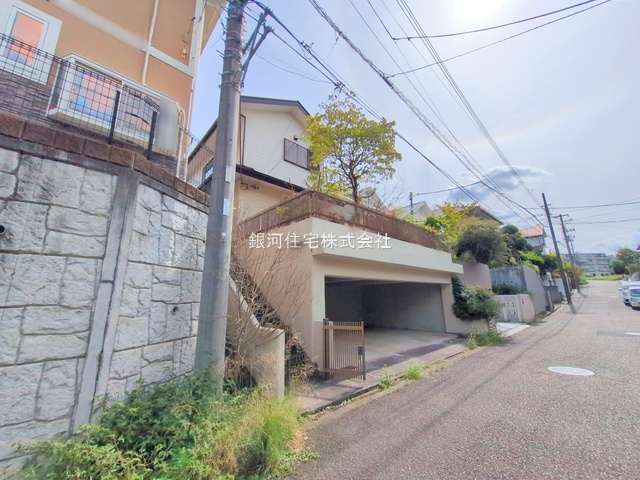 G00383734 神奈川県横浜市青葉区荏子田２丁目 中古一戸建て 6980万円 土地面積245.00m² (約74.11坪) 建物面積146.95m² (約44.45坪) 間取り６ＳＬＤＫ 築年月1993年06月(築32年)【外観3】