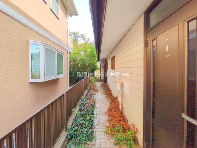 G00383734 神奈川県横浜市青葉区荏子田２丁目 中古一戸建て 6980万円 土地面積245.00m² (約74.11坪) 建物面積146.95m² (約44.45坪) 間取り６ＳＬＤＫ 築年月1993年06月(築32年)【外観4】