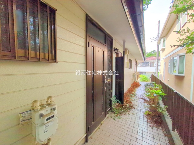 G00383734 神奈川県横浜市青葉区荏子田２丁目 中古一戸建て 6980万円 土地面積245.00m² (約74.11坪) 建物面積146.95m² (約44.45坪) 間取り６ＳＬＤＫ 築年月1993年06月(築32年)【外観5】