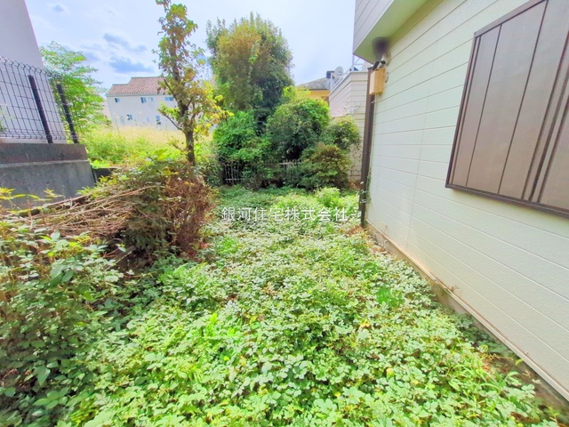 G00383734 神奈川県横浜市青葉区荏子田２丁目 中古一戸建て 6980万円 土地面積245.00m² (約74.11坪) 建物面積146.95m² (約44.45坪) 間取り６ＳＬＤＫ 築年月1993年06月(築32年)【外観8】