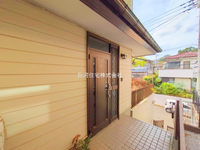 G00383734 神奈川県横浜市青葉区荏子田２丁目 中古一戸建て 6980万円 土地面積245.00m² (約74.11坪) 建物面積146.95m² (約44.45坪) 間取り６ＳＬＤＫ 築年月1993年06月(築32年)【外観17】