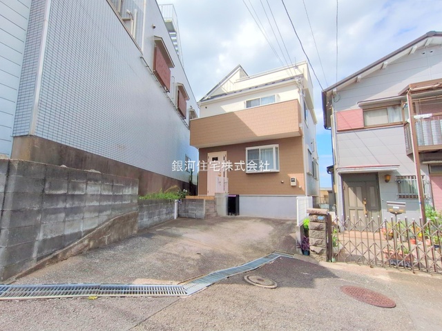 G00383783 神奈川県横浜市港南区上永谷３丁目 中古一戸建て 4090万円 土地面積109.65m² (約33.16坪) 建物面積97.71m² (約29.55坪) 間取り４ＬＤＫ 築年月2005年05月(築20年)【外観2】