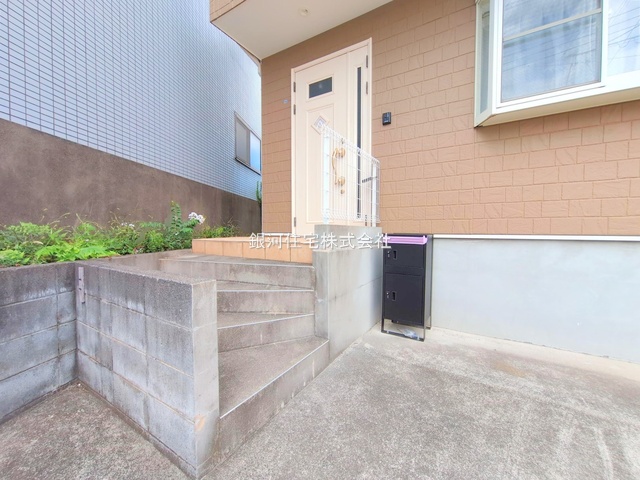 G00383783 神奈川県横浜市港南区上永谷３丁目 中古一戸建て 4090万円 土地面積109.65m² (約33.16坪) 建物面積97.71m² (約29.55坪) 間取り４ＬＤＫ 築年月2005年05月(築20年)【外観6】