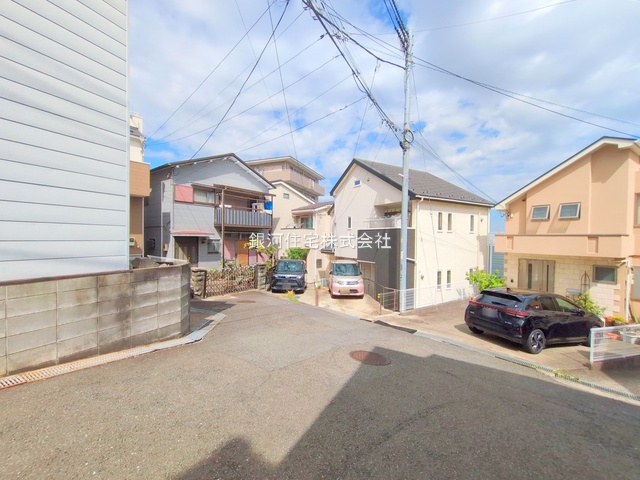 G00383783 神奈川県横浜市港南区上永谷３丁目 中古一戸建て 4090万円 土地面積109.65m² (約33.16坪) 建物面積97.71m² (約29.55坪) 間取り４ＬＤＫ 築年月2005年05月(築20年)【外観12】