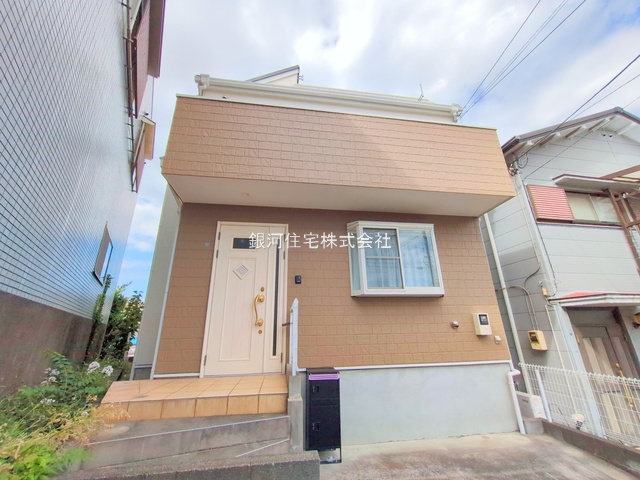 G00383783 神奈川県横浜市港南区上永谷３丁目 中古一戸建て 4090万円 土地面積109.65m² (約33.16坪) 建物面積97.71m² (約29.55坪) 間取り４ＬＤＫ 築年月2005年05月(築20年)【外観13】