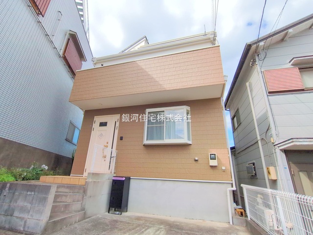 G00383783 神奈川県横浜市港南区上永谷３丁目 中古一戸建て 4090万円 土地面積109.65m² (約33.16坪) 建物面積97.71m² (約29.55坪) 間取り４ＬＤＫ 築年月2005年05月(築20年)【外観14】