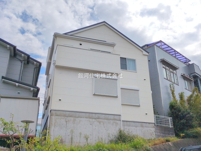 G00383783 神奈川県横浜市港南区上永谷３丁目 中古一戸建て 4090万円 土地面積109.65m² (約33.16坪) 建物面積97.71m² (約29.55坪) 間取り４ＬＤＫ 築年月2005年05月(築20年)【外観16】