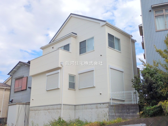 G00383783 神奈川県横浜市港南区上永谷３丁目 中古一戸建て 4090万円 土地面積109.65m² (約33.16坪) 建物面積97.71m² (約29.55坪) 間取り４ＬＤＫ 築年月2005年05月(築20年)【外観18】