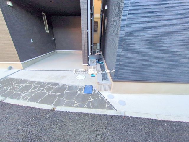 G00383969 千葉県市川市稲荷木３丁目 新築一戸建て 4298万円 土地面積63.44m² (約19.19坪) 建物面積110.12m² (約33.31坪) 築年月2025年09月(築１年以内)【外観4】