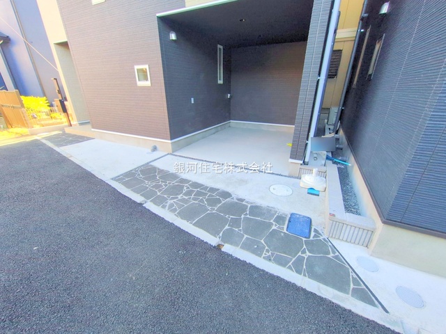 G00383969 千葉県市川市稲荷木３丁目 新築一戸建て 4298万円 土地面積63.44m² (約19.19坪) 建物面積110.12m² (約33.31坪) 築年月2025年09月(築１年以内)【外観16】