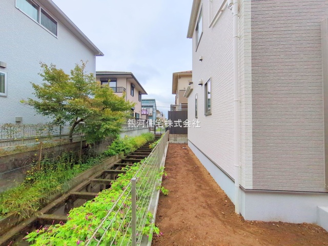 G00383972 千葉県市川市大野町１丁目 新築一戸建て 4490万円 土地面積150.72m² (約45.59坪) 建物面積103.09m² (約31.18坪) 間取り４ＬＤＫ 築年月2025年10月(築１年以内)【外観8】