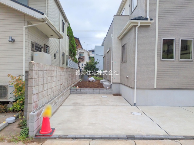 G00383972 千葉県市川市大野町１丁目 新築一戸建て 4490万円 土地面積150.72m² (約45.59坪) 建物面積103.09m² (約31.18坪) 間取り４ＬＤＫ 築年月2025年10月(築１年以内)【外観9】