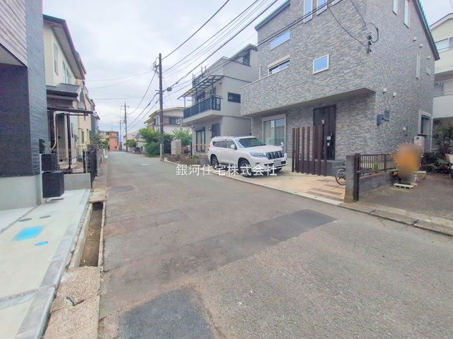 G00383984 神奈川県相模原市南区南台２丁目 新築一戸建て 3990万円 土地面積58.60m² (約17.72坪) 建物面積102.67m² (約31.05坪) 間取り２ＳＬＤＫ 築年月2025年10月(築１年以内)【外観9】