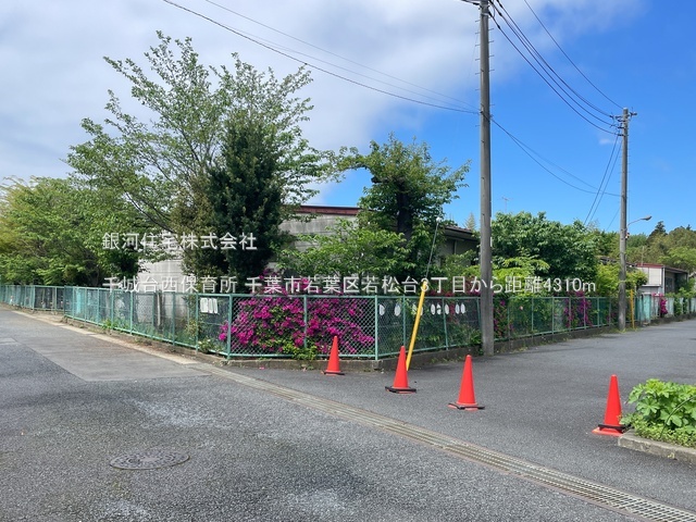 G00383986 千葉県千葉市若葉区若松台３丁目 中古一戸建て 2149万円 土地面積172.81m² (約52.27坪) 建物面積123.37m² (約37.31坪) 間取り４ＬＤＫ 築年月1991年08月(築34年)【周辺環境】千城台西保育所