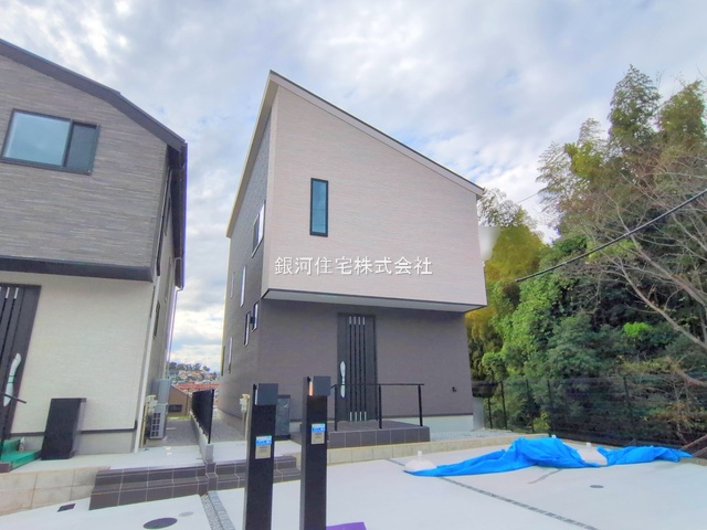 G00383999 東京都町田市真光寺２丁目 新築一戸建て 5880万円 土地面積152.79m² (約46.21坪) 建物面積107.02m² (約32.37坪) 間取り３ＬＤＫ 築年月2025年09月(築１年以内)