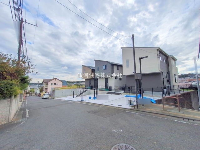 G00383999 東京都町田市真光寺２丁目 新築一戸建て 5880万円 土地面積152.79m² (約46.21坪) 建物面積107.02m² (約32.37坪) 間取り３ＬＤＫ 築年月2025年09月(築１年以内)【外観3】