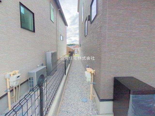 G00383999 東京都町田市真光寺２丁目 新築一戸建て 5880万円 土地面積152.79m² (約46.21坪) 建物面積107.02m² (約32.37坪) 間取り３ＬＤＫ 築年月2025年09月(築１年以内)【外観4】