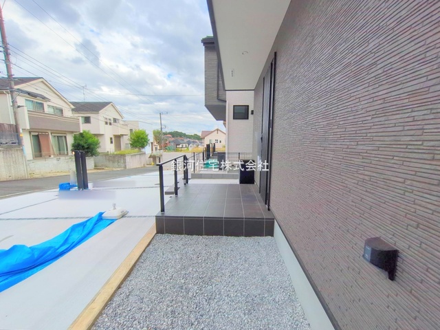 G00383999 東京都町田市真光寺２丁目 新築一戸建て 5880万円 土地面積152.79m² (約46.21坪) 建物面積107.02m² (約32.37坪) 間取り３ＬＤＫ 築年月2025年09月(築１年以内)【外観5】