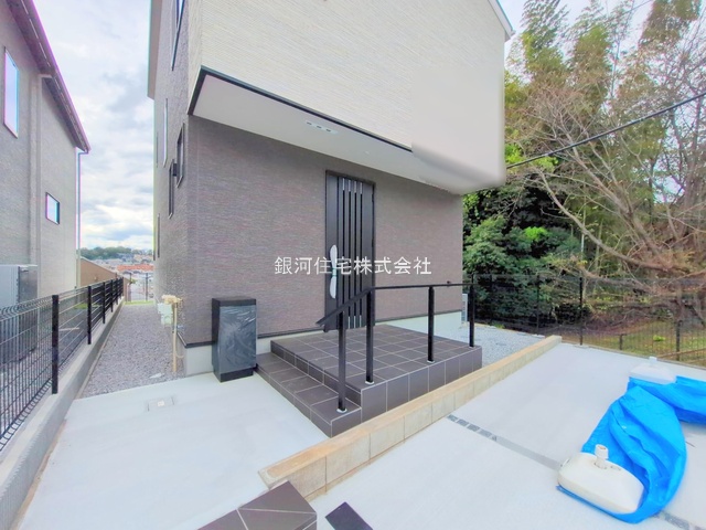 G00383999 東京都町田市真光寺２丁目 新築一戸建て 5880万円 土地面積152.79m² (約46.21坪) 建物面積107.02m² (約32.37坪) 間取り３ＬＤＫ 築年月2025年09月(築１年以内)【外観9】
