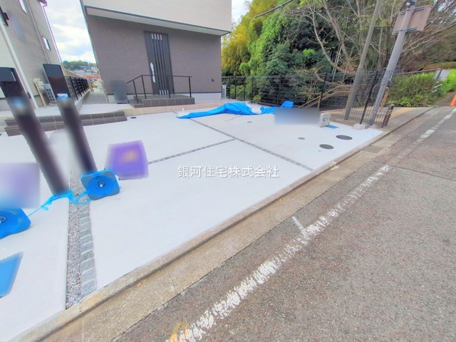 G00383999 東京都町田市真光寺２丁目 新築一戸建て 5880万円 土地面積152.79m² (約46.21坪) 建物面積107.02m² (約32.37坪) 間取り３ＬＤＫ 築年月2025年09月(築１年以内)【外観12】