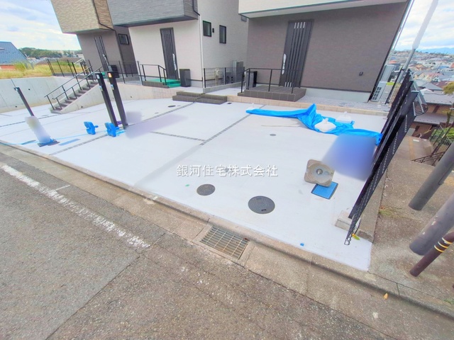 G00383999 東京都町田市真光寺２丁目 新築一戸建て 5880万円 土地面積152.79m² (約46.21坪) 建物面積107.02m² (約32.37坪) 間取り３ＬＤＫ 築年月2025年09月(築１年以内)【外観14】