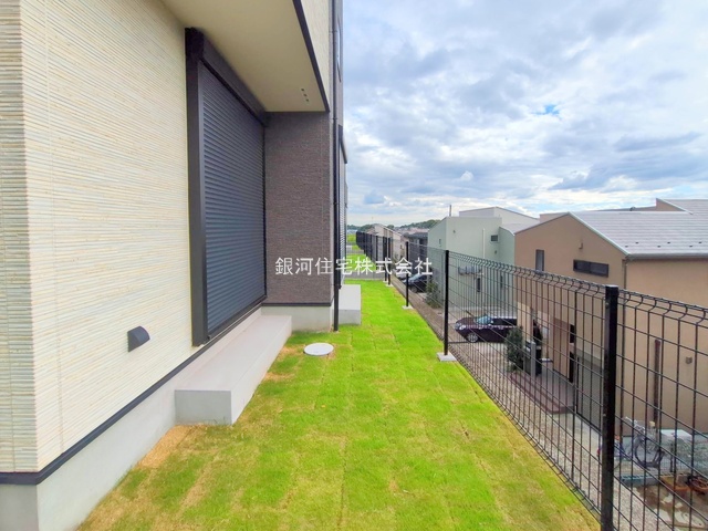 G00383999 東京都町田市真光寺２丁目 新築一戸建て 5880万円 土地面積152.79m² (約46.21坪) 建物面積107.02m² (約32.37坪) 間取り３ＬＤＫ 築年月2025年09月(築１年以内)【外観16】