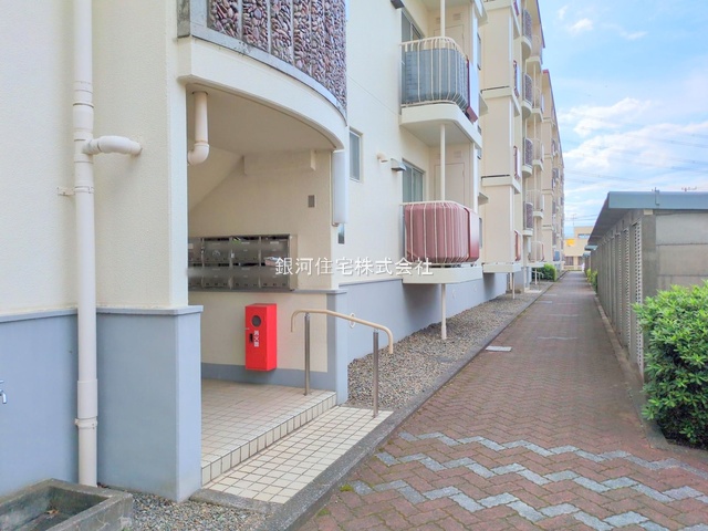 G00384038 神奈川県横浜市泉区和泉町 中古マンション 1299万円 専有面積72.55m² (約21.94坪) 間取り３ＬＤＫ 所在階4階 築年月1977年09月(築48年)【外観3】