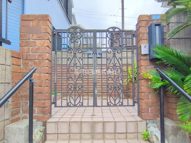 G00384047 神奈川県横浜市旭区上白根２丁目 中古一戸建て 3398万円 土地面積161.00m² (約48.70坪) 建物面積101.81m² (約30.79坪) 間取り３ＬＤＫ 築年月1999年04月(築26年)【外観7】