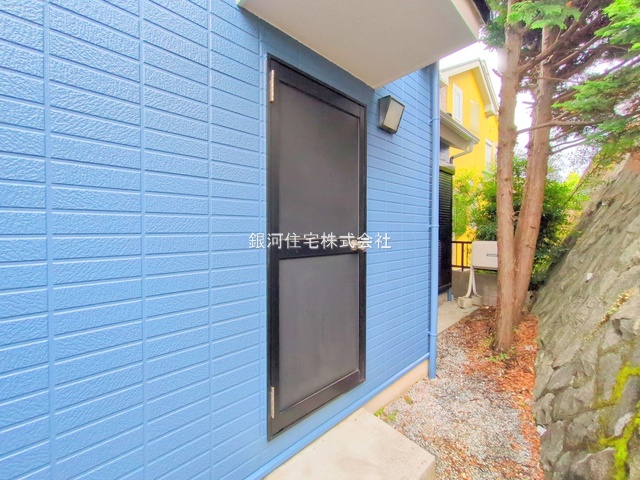 G00384047 神奈川県横浜市旭区上白根２丁目 中古一戸建て 3398万円 土地面積161.00m² (約48.70坪) 建物面積101.81m² (約30.79坪) 間取り３ＬＤＫ 築年月1999年04月(築26年)【外観15】