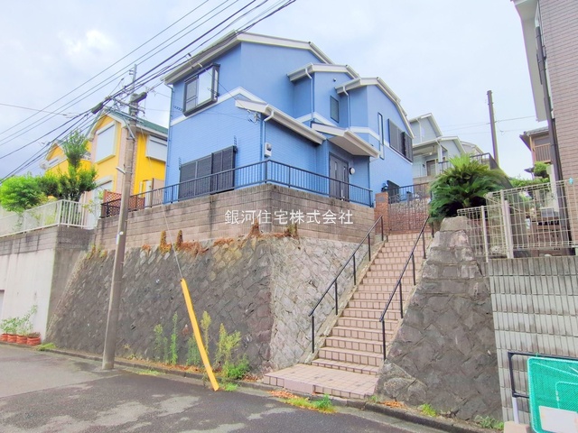 G00384047 神奈川県横浜市旭区上白根２丁目 中古一戸建て 3398万円 土地面積161.00m² (約48.70坪) 建物面積101.81m² (約30.79坪) 間取り３ＬＤＫ 築年月1999年04月(築26年)【外観18】