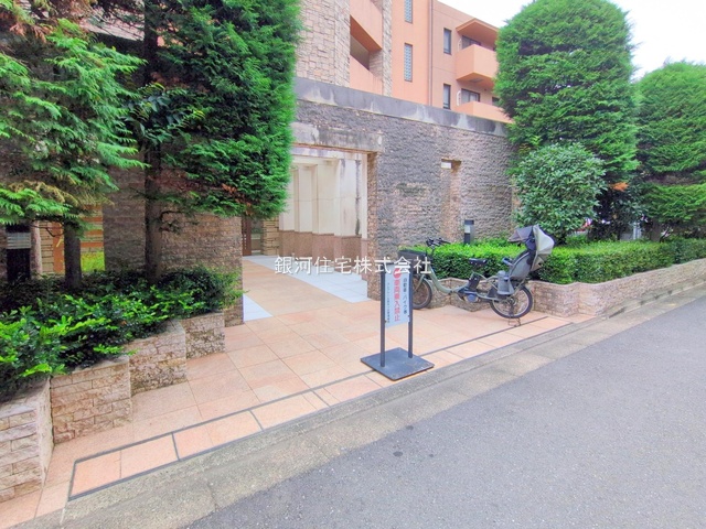 G00384076 東京都調布市調布ヶ丘３丁目 中古マンション 6299万円 専有面積76.22m² (約23.05坪) 間取り３ＬＤＫ 所在階3階 築年月1998年02月(築27年)【外観3】