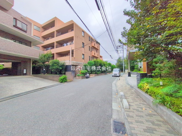 G00384076 東京都調布市調布ヶ丘３丁目 中古マンション 6299万円 専有面積76.22m² (約23.05坪) 間取り３ＬＤＫ 所在階3階 築年月1998年02月(築27年)【外観4】