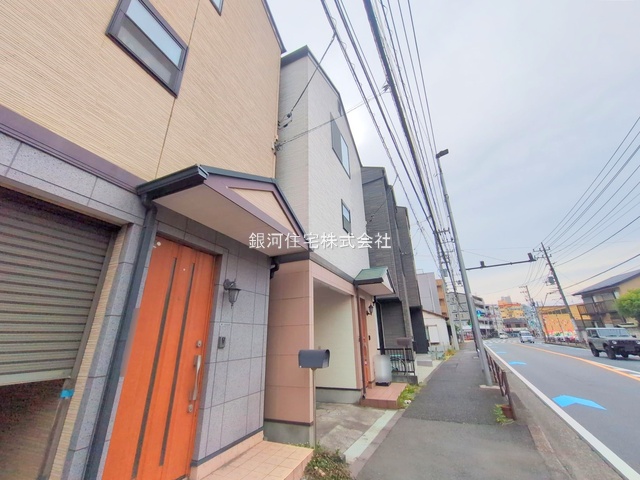 G00384089 神奈川県川崎市中原区井田中ノ町 中古一戸建て 5599万円 土地面積52.39m² (約15.84坪) 建物面積99.98m² (約30.24坪) 間取り２ＳＬＤＫ 築年月2003年06月(築22年)【外観3】