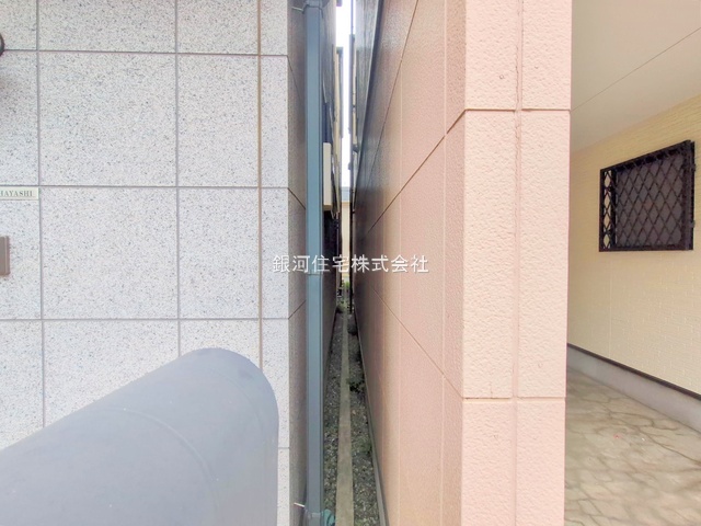 G00384089 神奈川県川崎市中原区井田中ノ町 中古一戸建て 5599万円 土地面積52.39m² (約15.84坪) 建物面積99.98m² (約30.24坪) 間取り２ＳＬＤＫ 築年月2003年06月(築22年)【外観12】