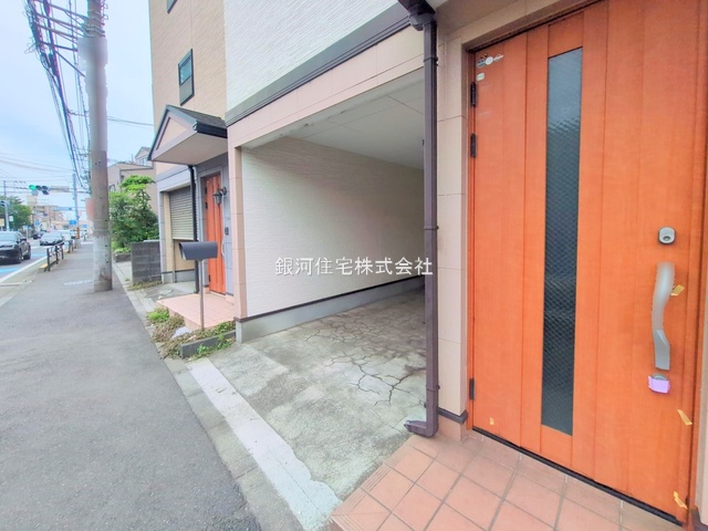 G00384089 神奈川県川崎市中原区井田中ノ町 中古一戸建て 5599万円 土地面積52.39m² (約15.84坪) 建物面積99.98m² (約30.24坪) 間取り２ＳＬＤＫ 築年月2003年06月(築22年)【外観15】