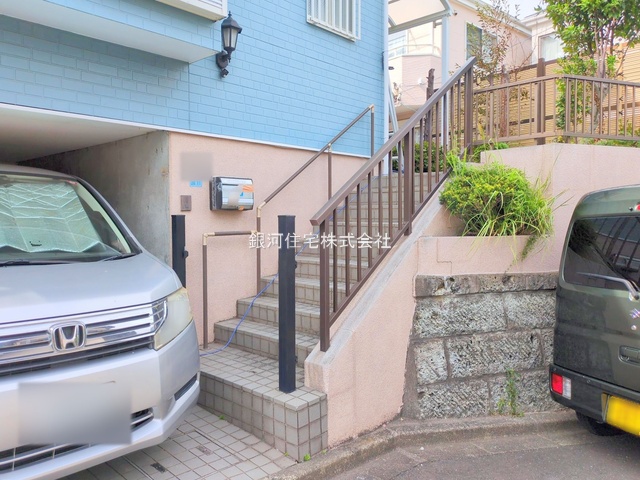 G00384210 神奈川県横浜市泉区白百合３丁目 中古一戸建て 3780万円 土地面積100.10m² (約30.28坪) 建物面積91.71m² (約27.74坪) 間取り４ＬＤＫ 築年月1997年02月(築28年)【外観14】