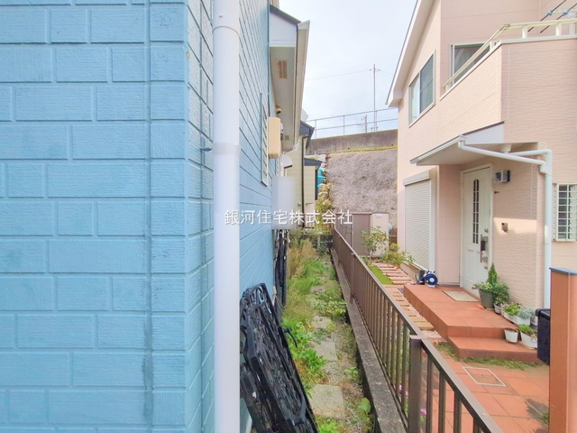 G00384210 神奈川県横浜市泉区白百合３丁目 中古一戸建て 3780万円 土地面積100.10m² (約30.28坪) 建物面積91.71m² (約27.74坪) 間取り４ＬＤＫ 築年月1997年02月(築28年)【外観18】