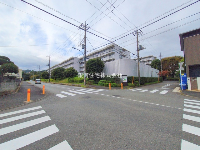 G00384254 神奈川県厚木市宮の里４丁目 中古マンション 998万円 専有面積76.91m² (約23.26坪) 間取り３ＬＤＫ 所在階4階 築年月1983年03月(築42年)【外観6】